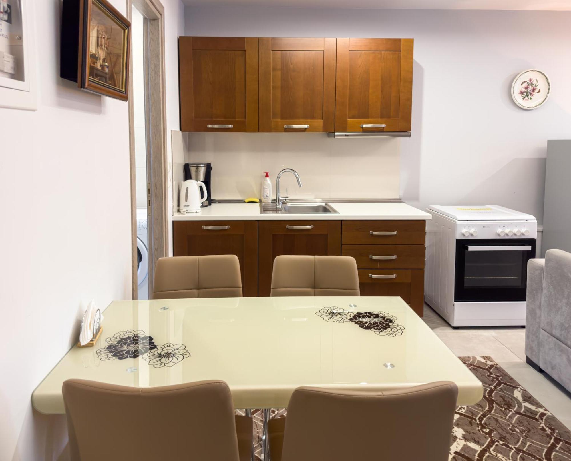 Glamorous & Spacious Renovated Apartment, Syntagma, Dt