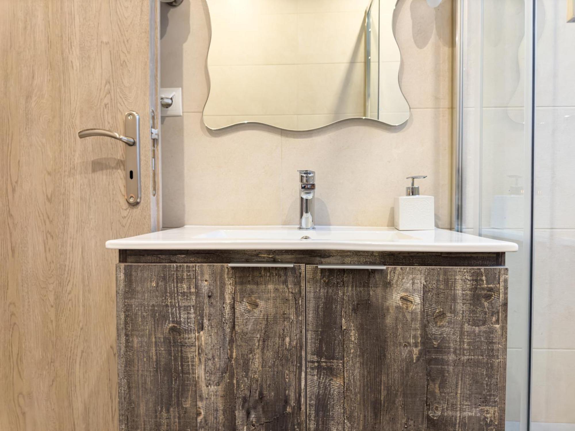 Glamorous & Spacious Renovated Apartment, Syntagma, Dt