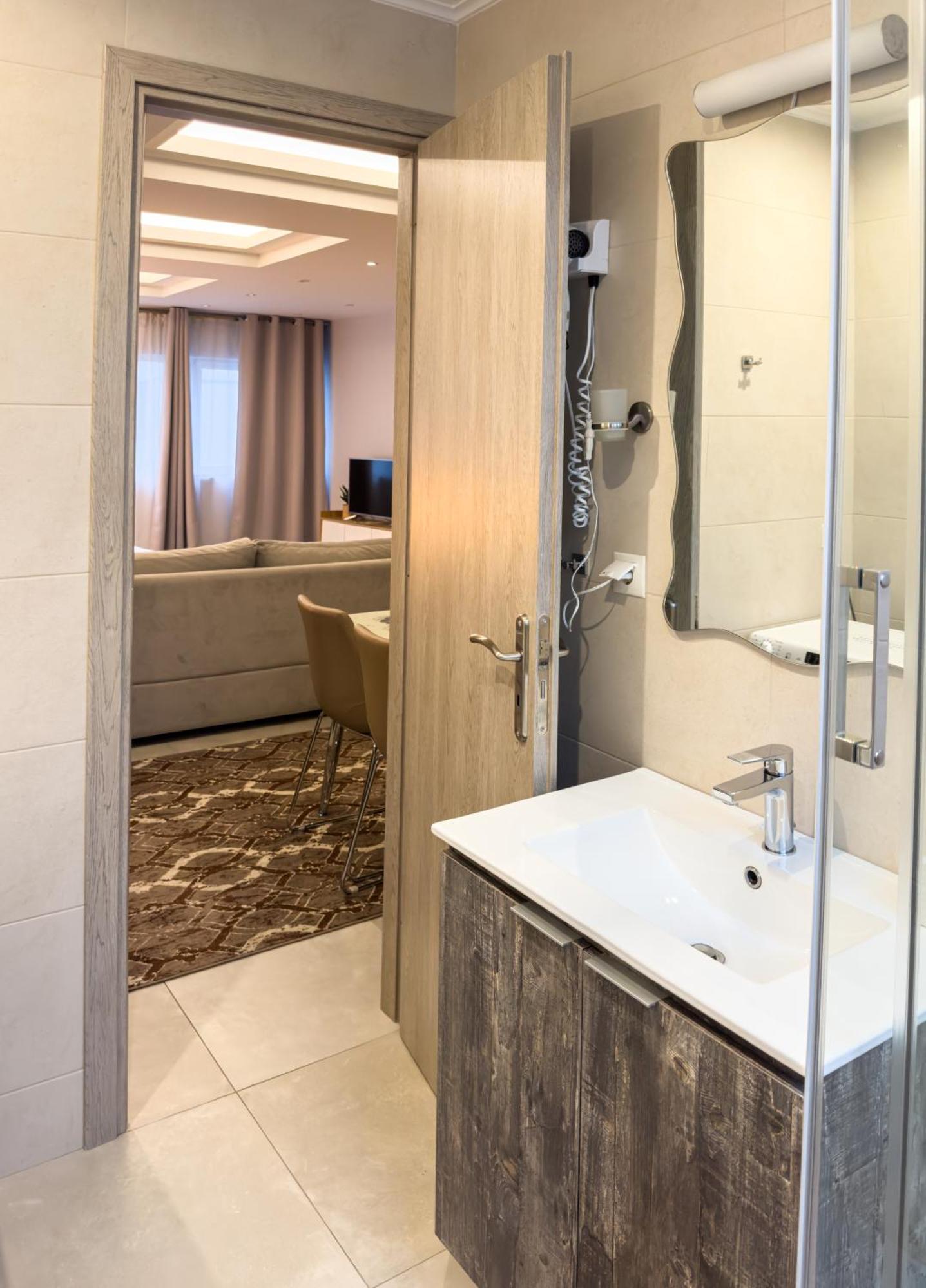 Glamorous & Spacious Renovated Apartment, Syntagma, Dt Apartmán Atény