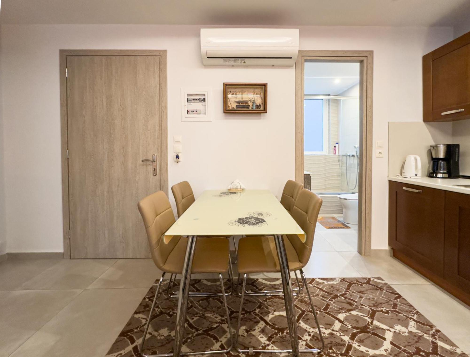 Glamorous & Spacious Renovated Apartment, Syntagma, Dt *